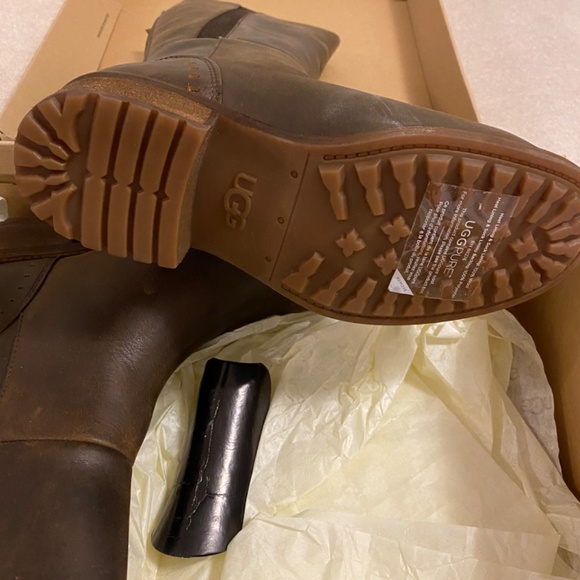 UGG Tall Boots BNIB 7.5 - Picture 11 of 11